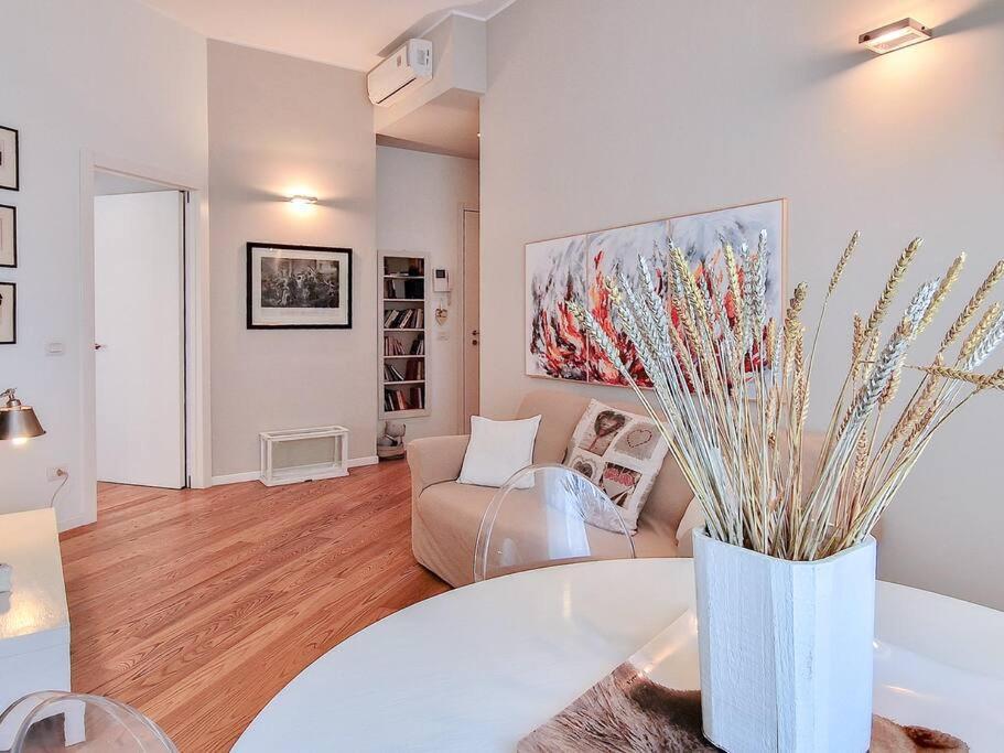 Apartament Charme On The River - City Center Werona Zewnętrze zdjęcie